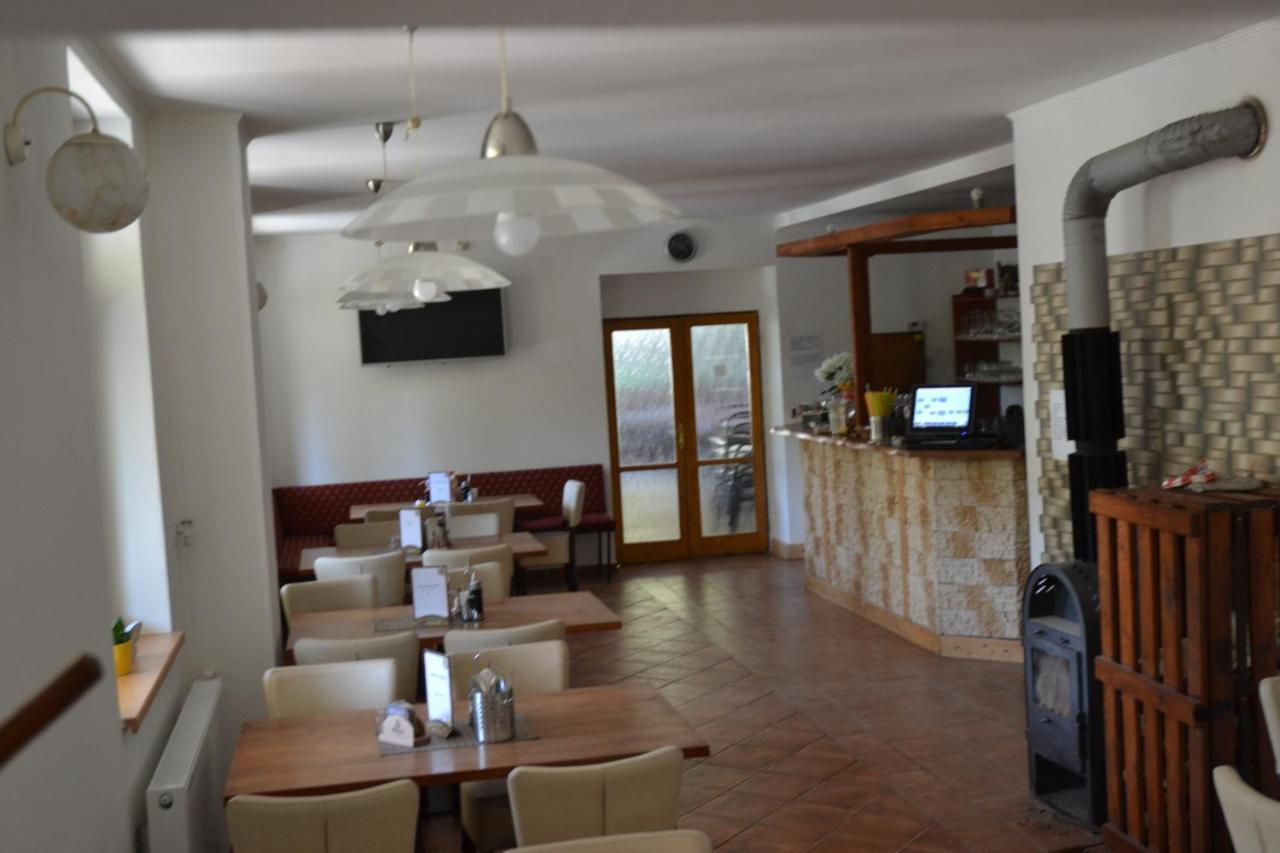 Hotel Podkost Libošovice Buitenkant foto